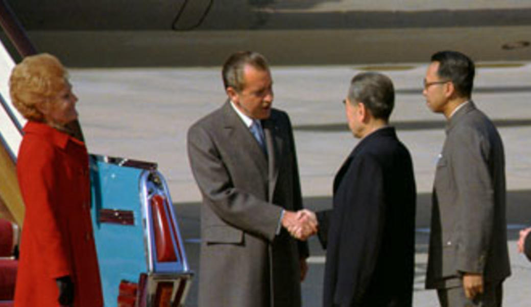 Nixon and premier choi en lai shake hands in peking china