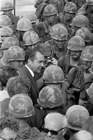 Nixon with Vietnam soldiers