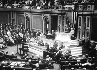 Woodrow Wilson addresses Congress