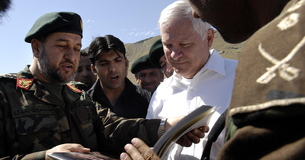 Robert Gates meets with military officials