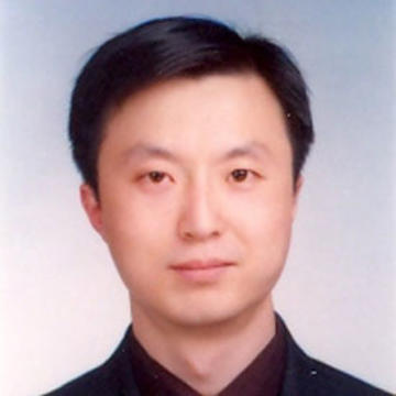 Xin Qiang headshot