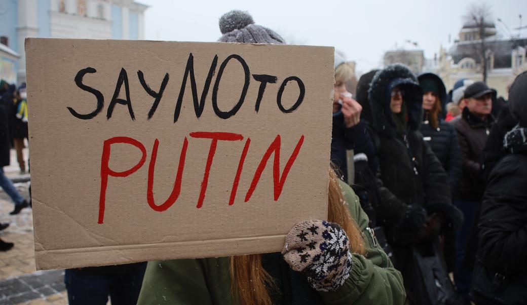 Person holding sign reading "Say no to Putin"