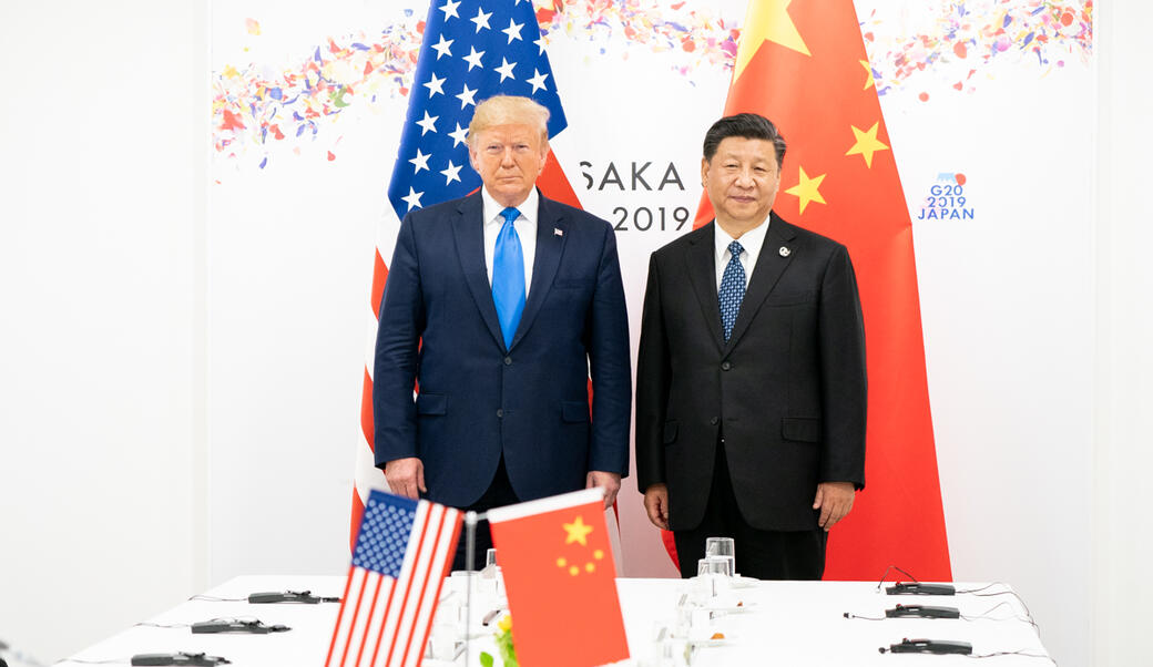 Donald Trump and Xi Jinping standing next to each other
