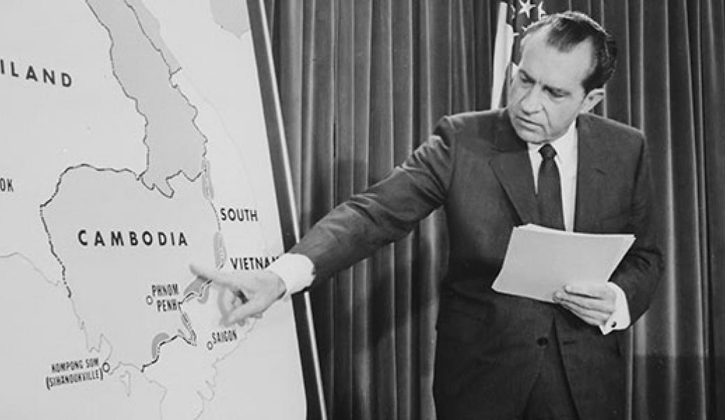 Richard Nixon pointing at a map of Vietnam