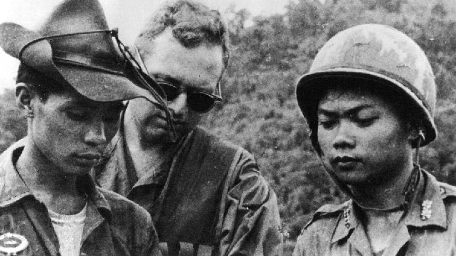 Advisor and ARVN soldiers in Vietnam