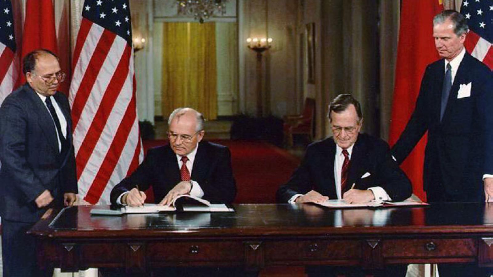 Mikhail Gorbachev and George H.W. Bush